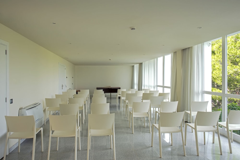 Iberostar Waves Club Cala Barca 38/50