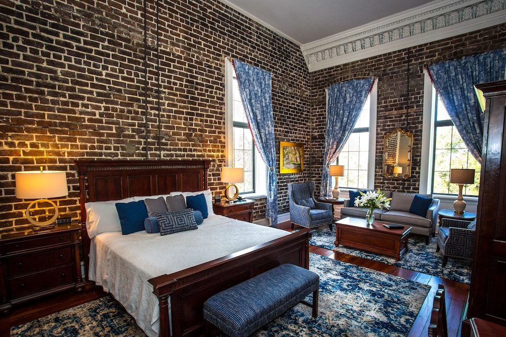 East Bay Inn 34/70