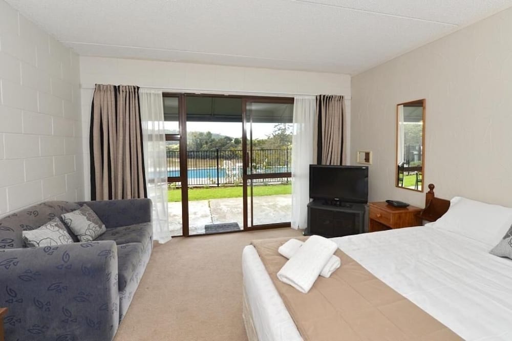 Falls Motel & Waterfront Campground 42/66