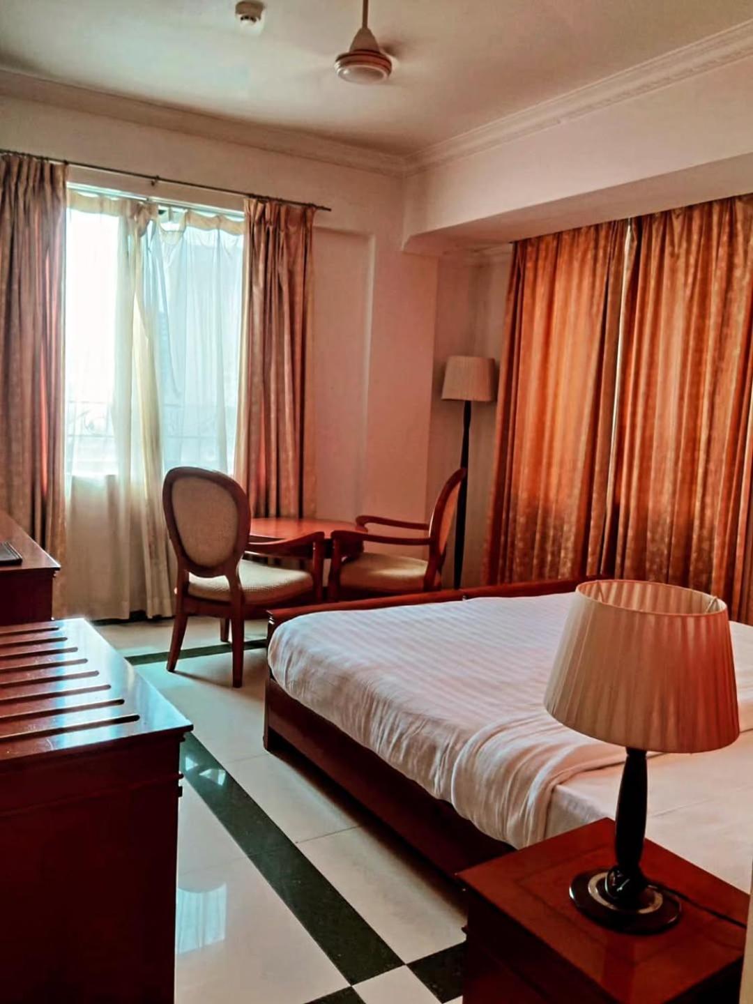 Deluxe, Double Bed