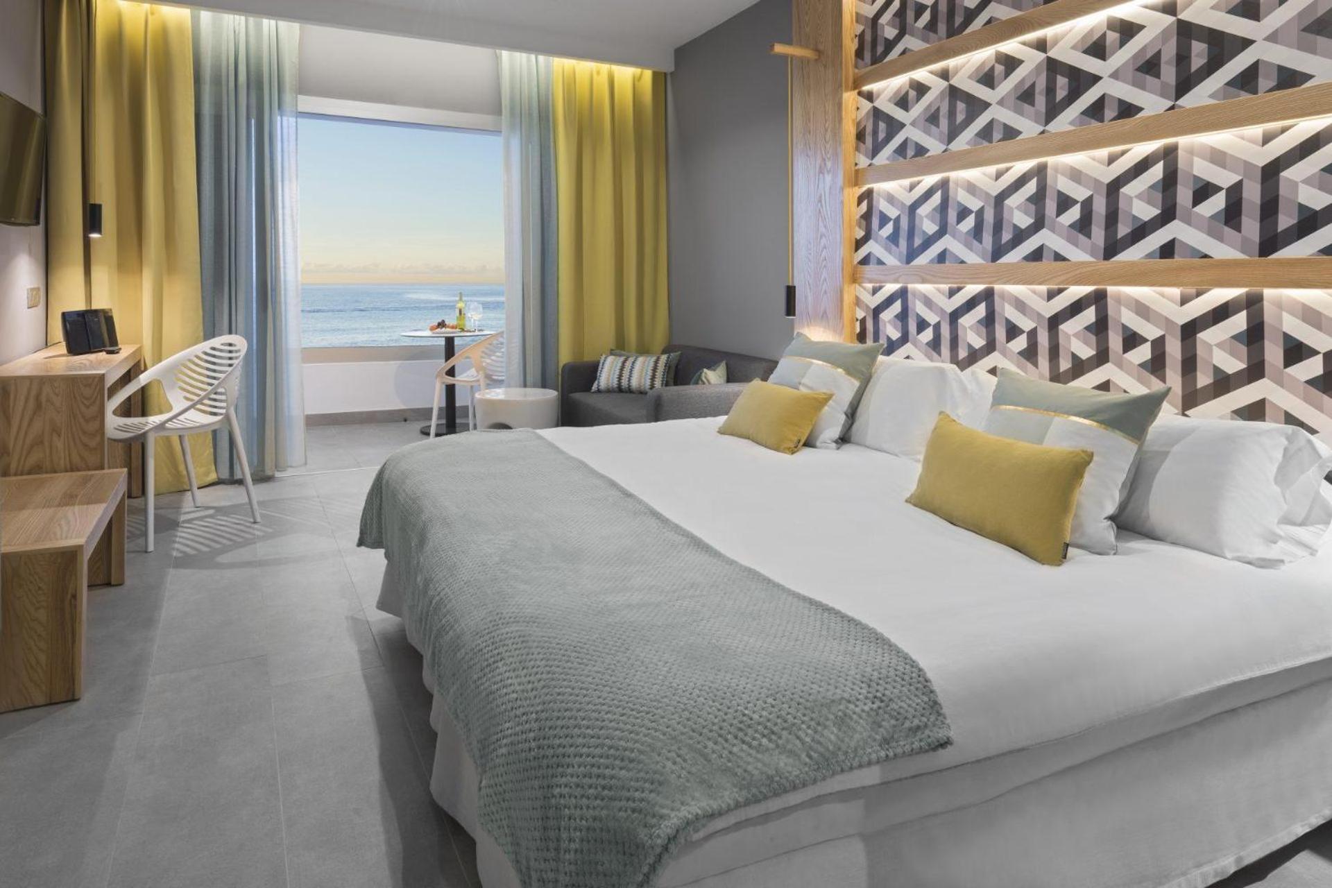 Junior Suite, Queen Bed