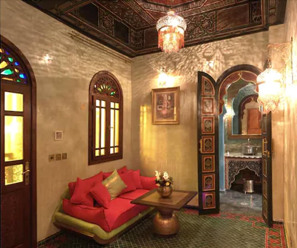 MUMTAZ MAHAL 27/37