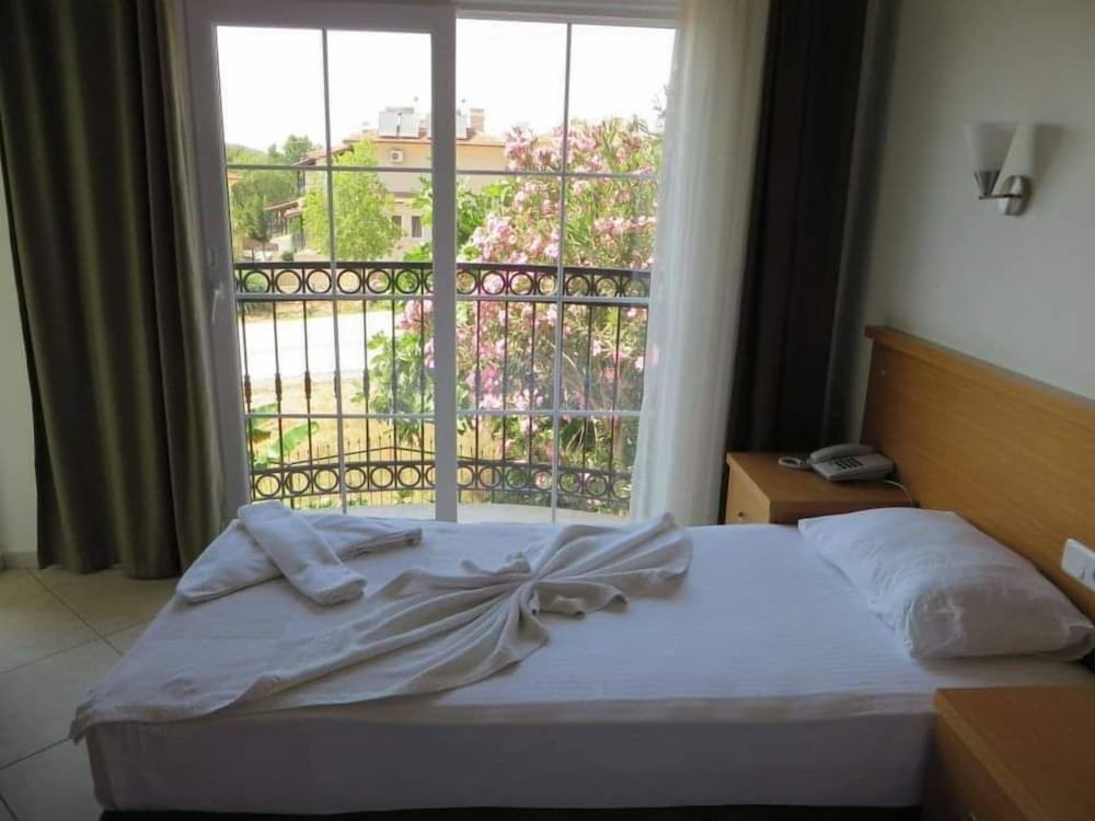 Celay Hotel 7/38
