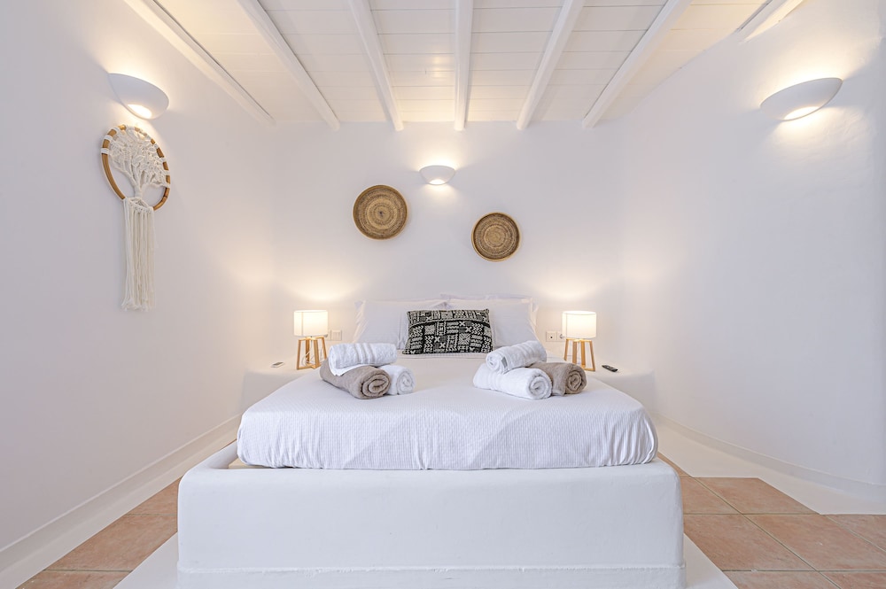 3 BEDROOMS, CLIO, DELUXE, VILLA