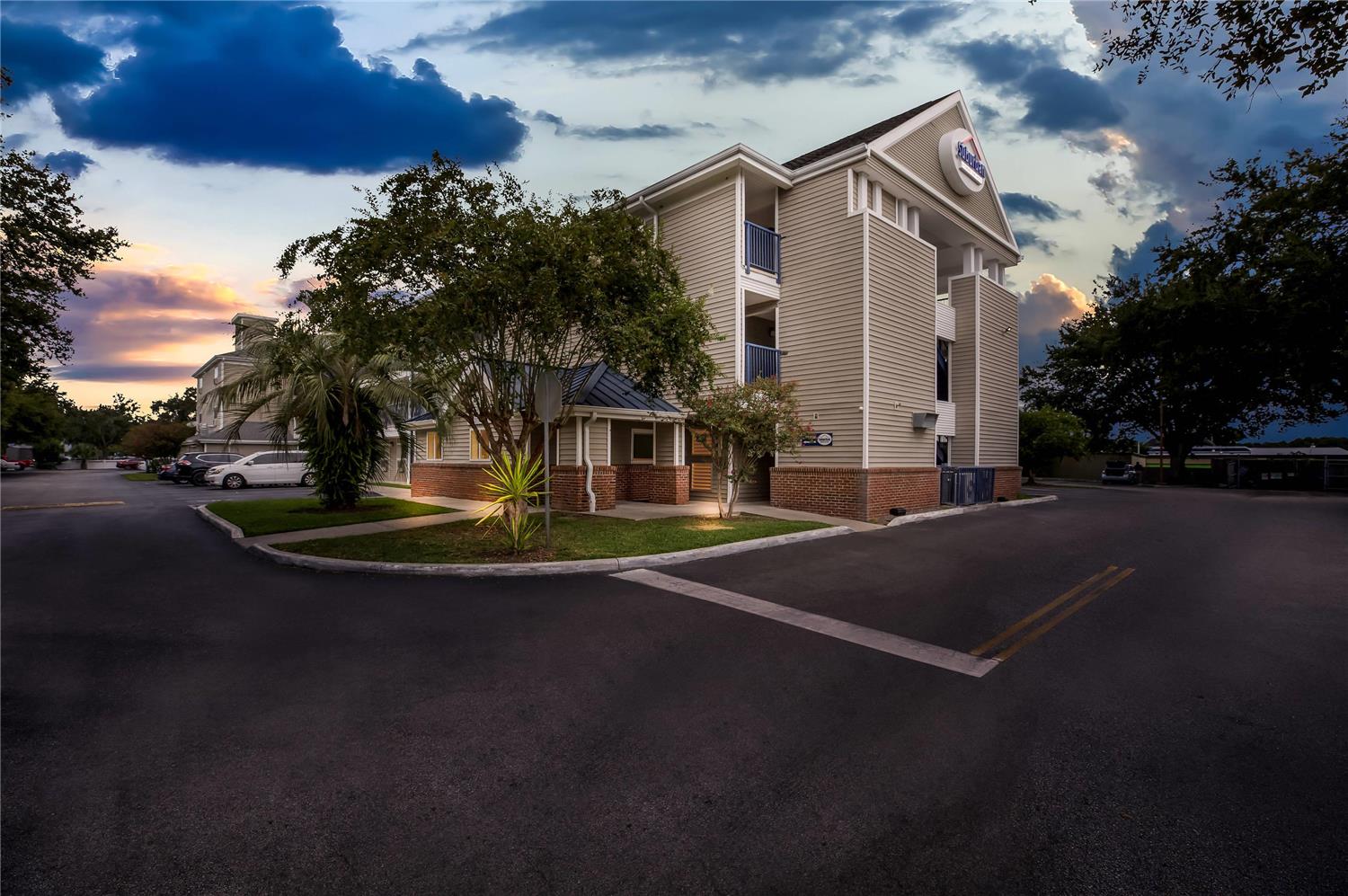 Suburban Studios Lakeland North I-4 47/49