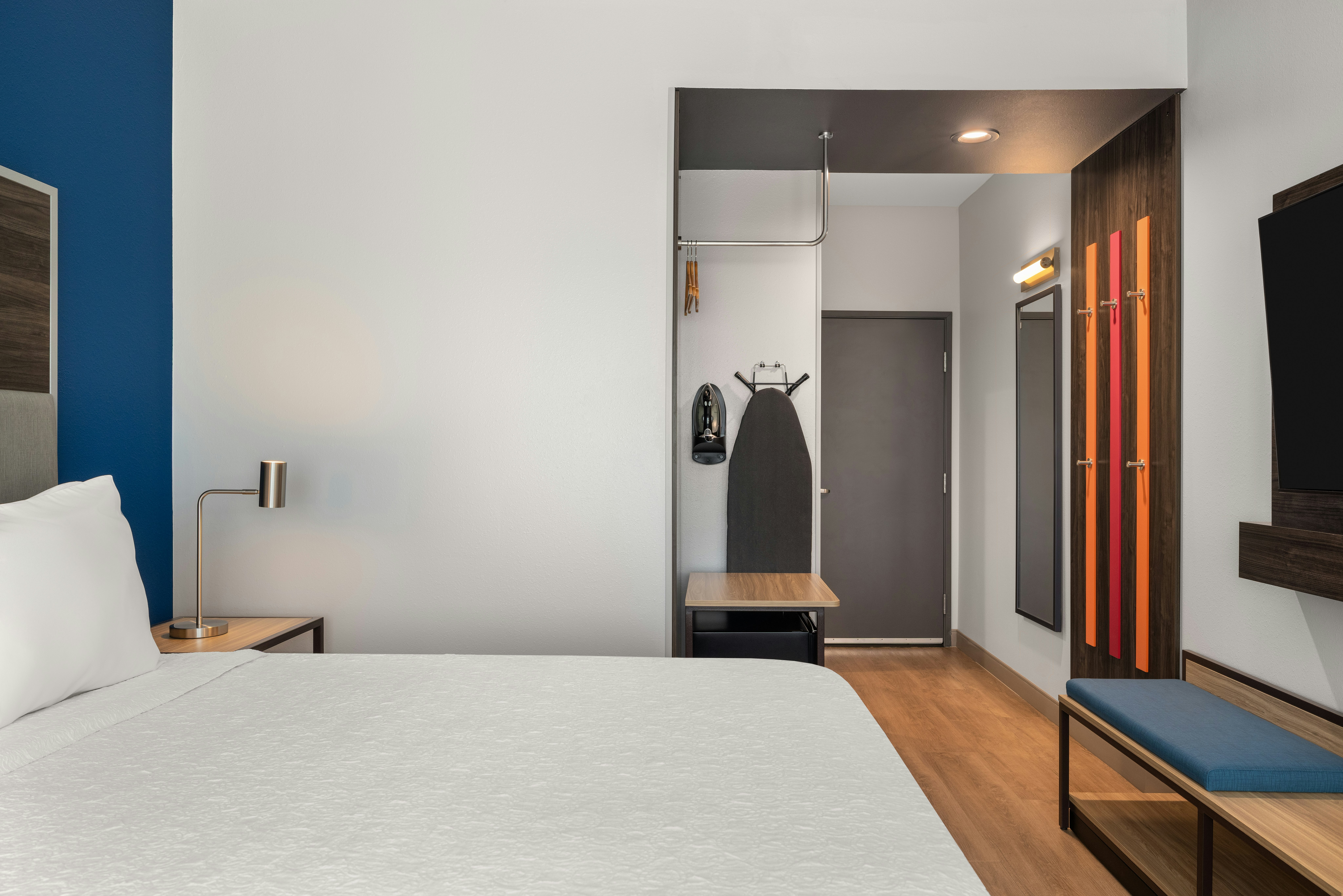ROOM, KING BED, ACCESSIBLE