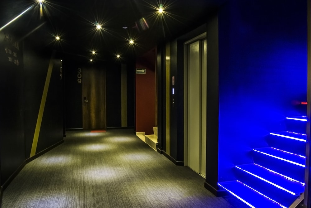 Hotel Black 42/72