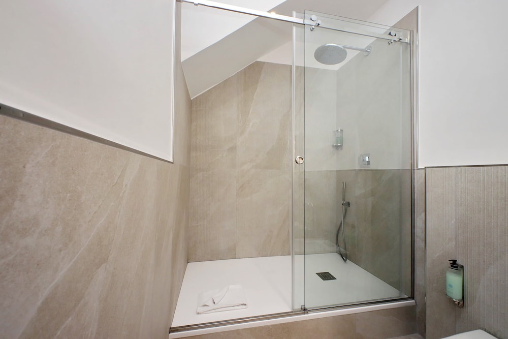 Trevi Rome Suite 50/50