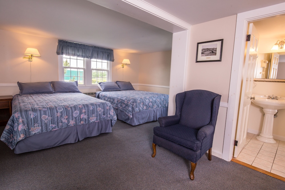 Lighthouse Inn 32/50