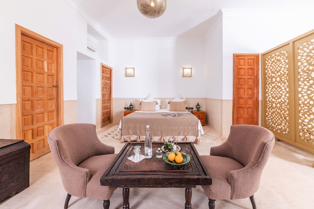 Riad Tahili 28/50