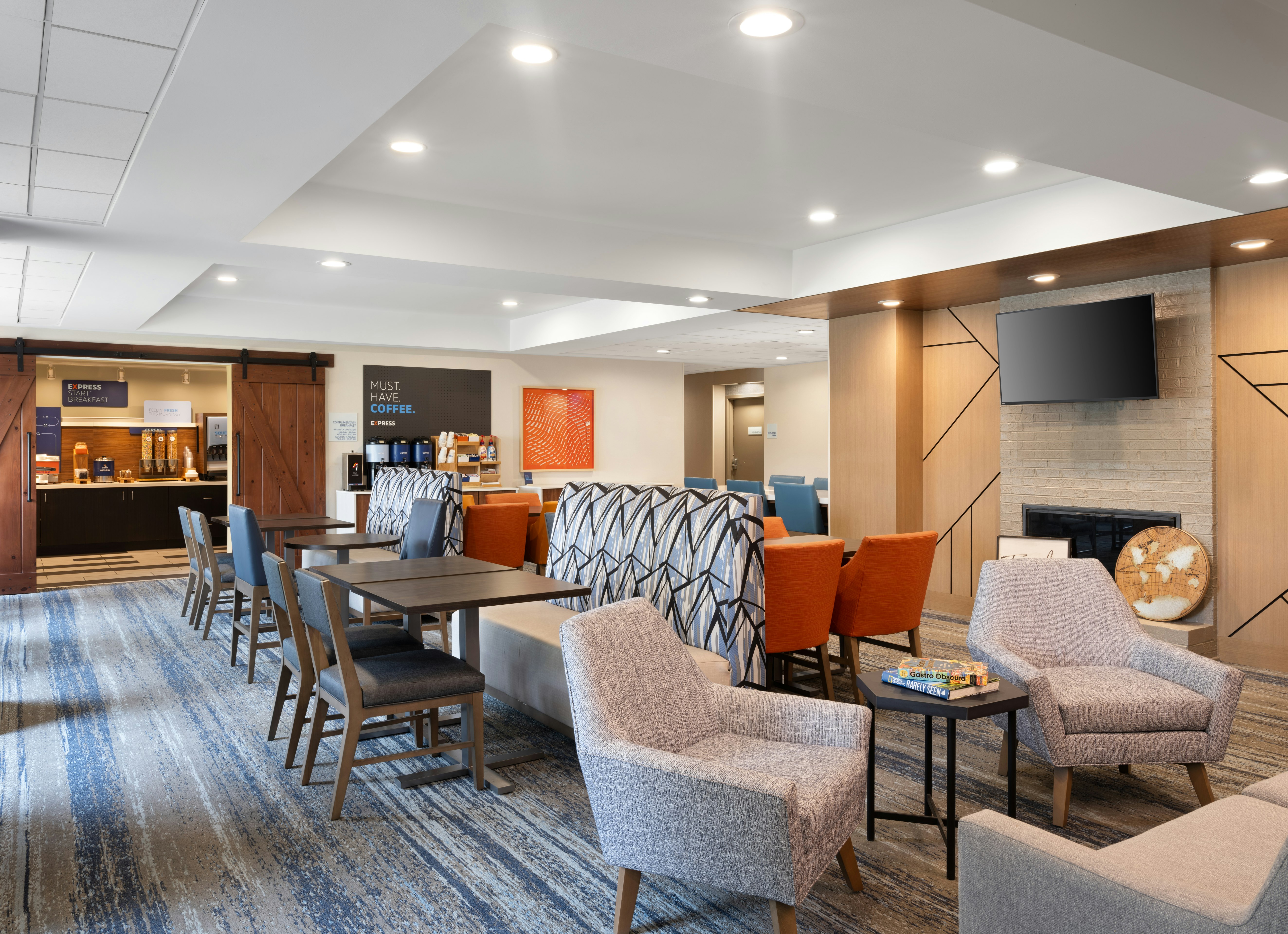Holiday Inn Express Indianapolis Airport 76/80