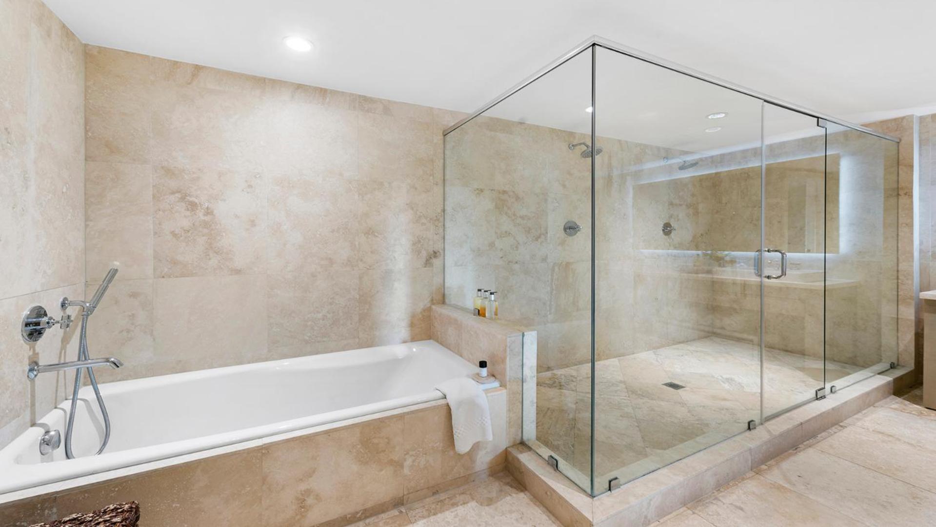 Luxurious Private Condo at 1 Hotel & Homes -945 28/28