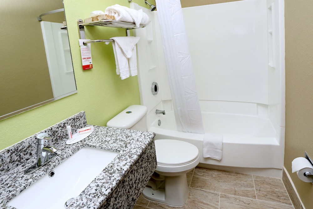 غرفة سوبيريور بسرير كينج للمدخنين، Economy 7 Inn Chesapeake - Portsmouth 10/10