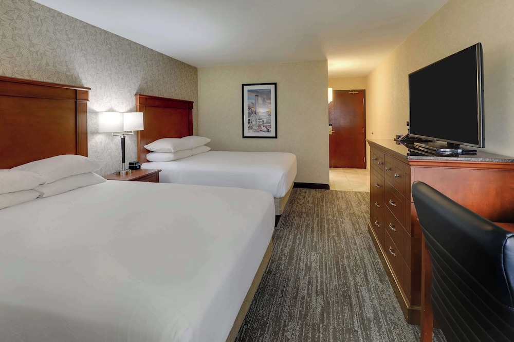 DELUXE, 2 QUEEN BEDS, BATHTUB, HIGH FLOOR, ACCESSIBLE
