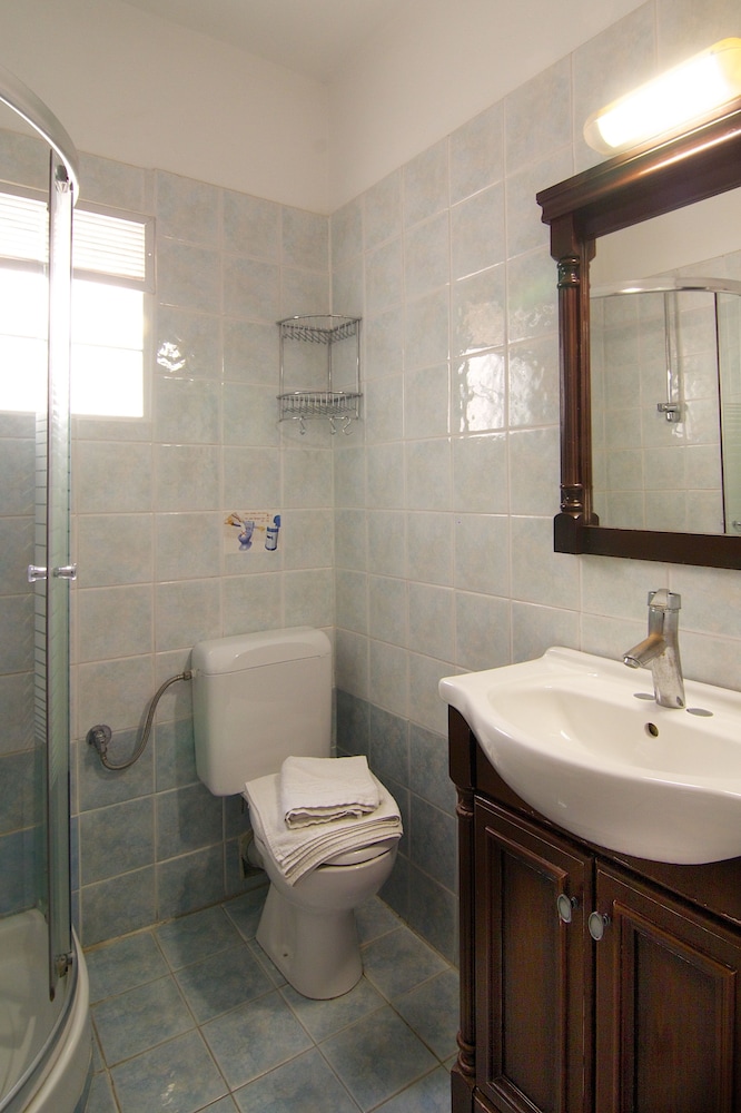 Trefon Hotel Apartments and Family Suites 72/73