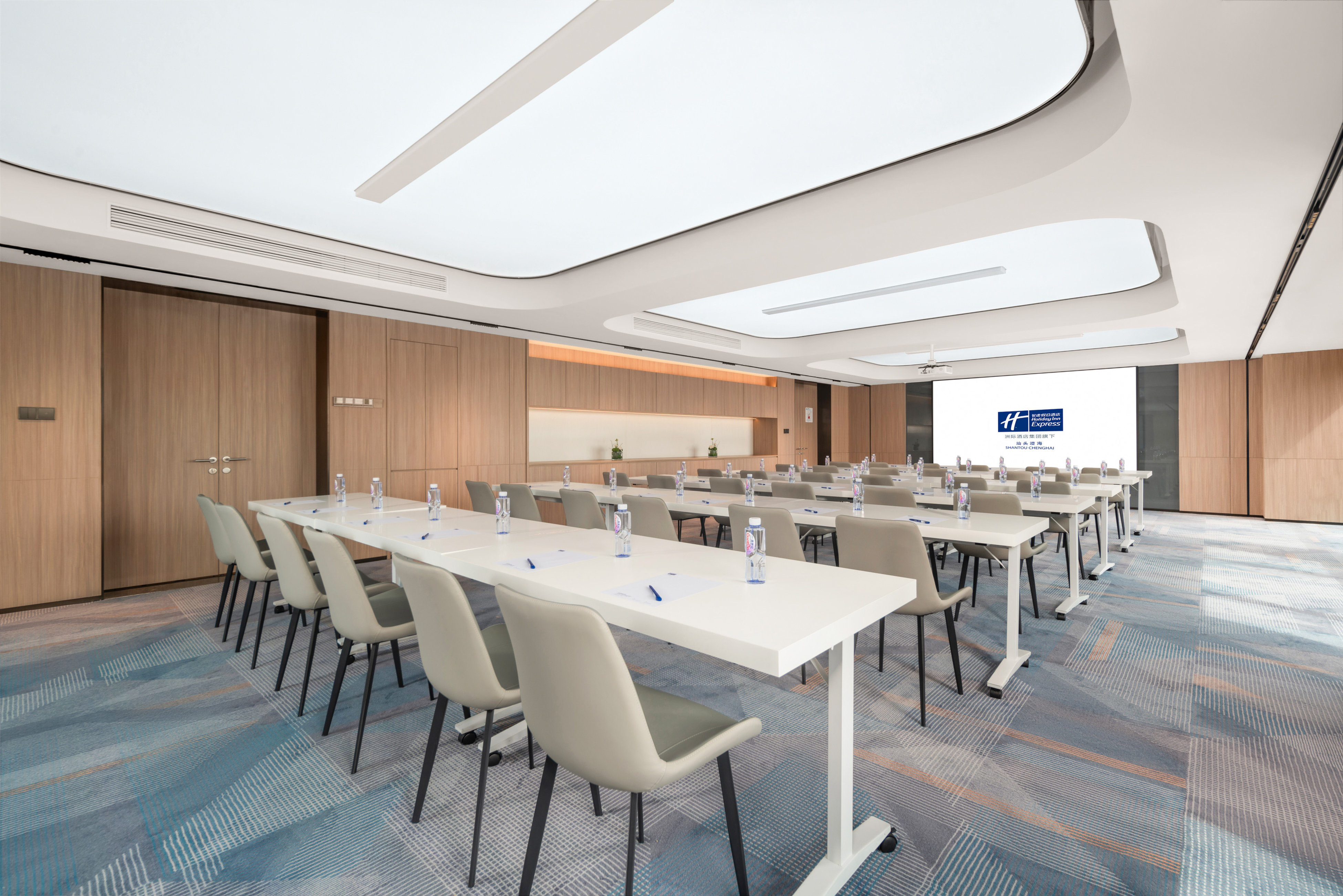 Holiday Inn Express Shantou Chenghai 46/48