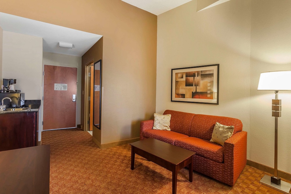Comfort Suites Suffolk Chesapeake 30/47