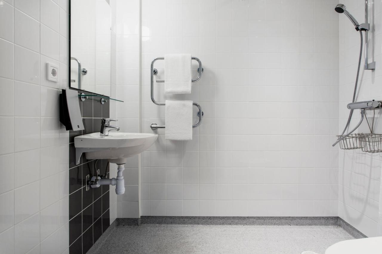 Medium, Single, Biz Apartment Solna 3/3