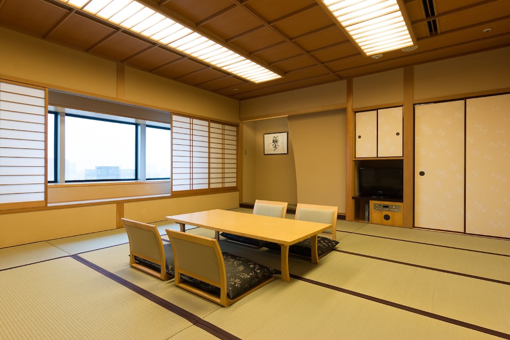 Toshi Center Hotel 43/65
