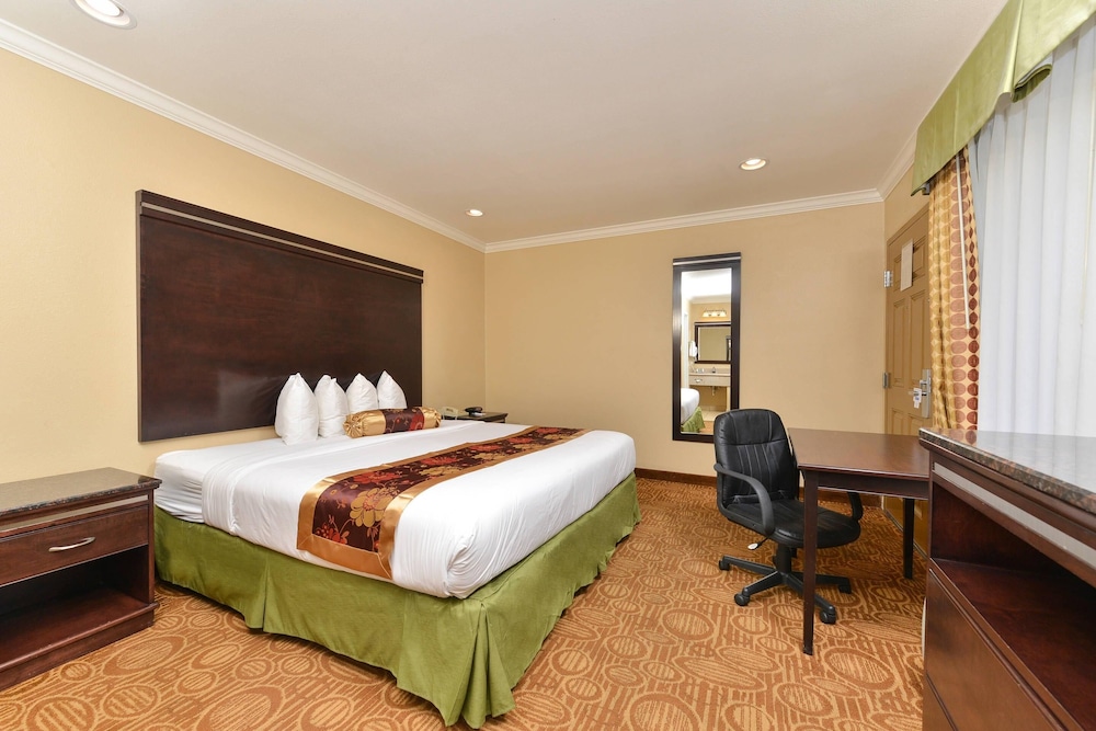 غرفة بسرير كينج لذوي الإعاقة، Rodeway Inn San Diego Near SDSU 5/5