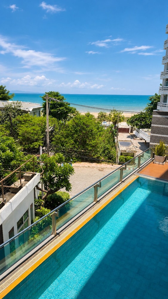 Royal Beach View 67/71