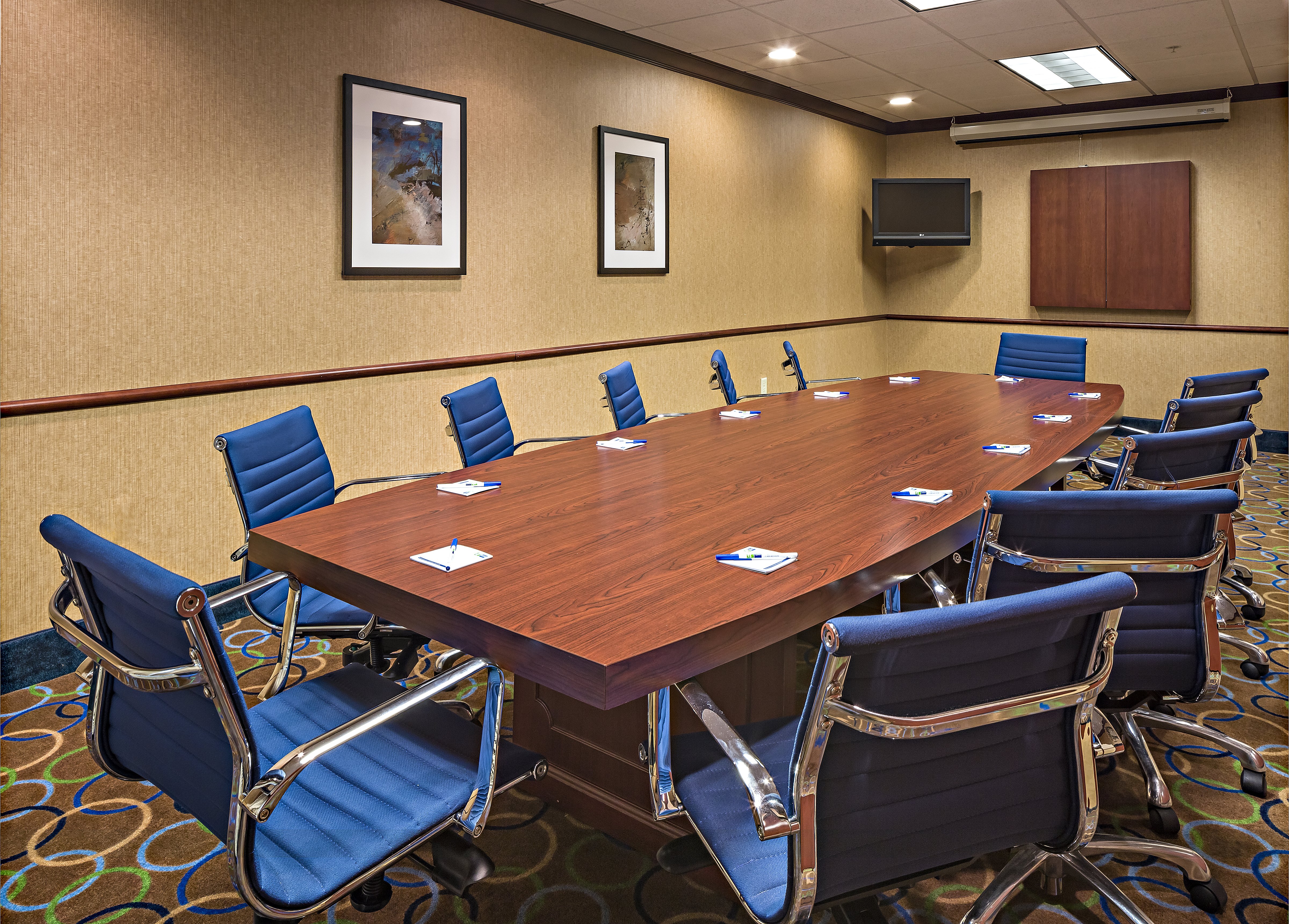 Holiday Inn Express Hotel And Suites Manchester Airport 64/72