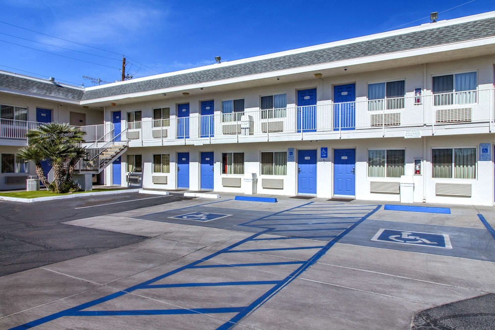 Motel6 Phoenix, AZ - Airport - 24th Street 33/39