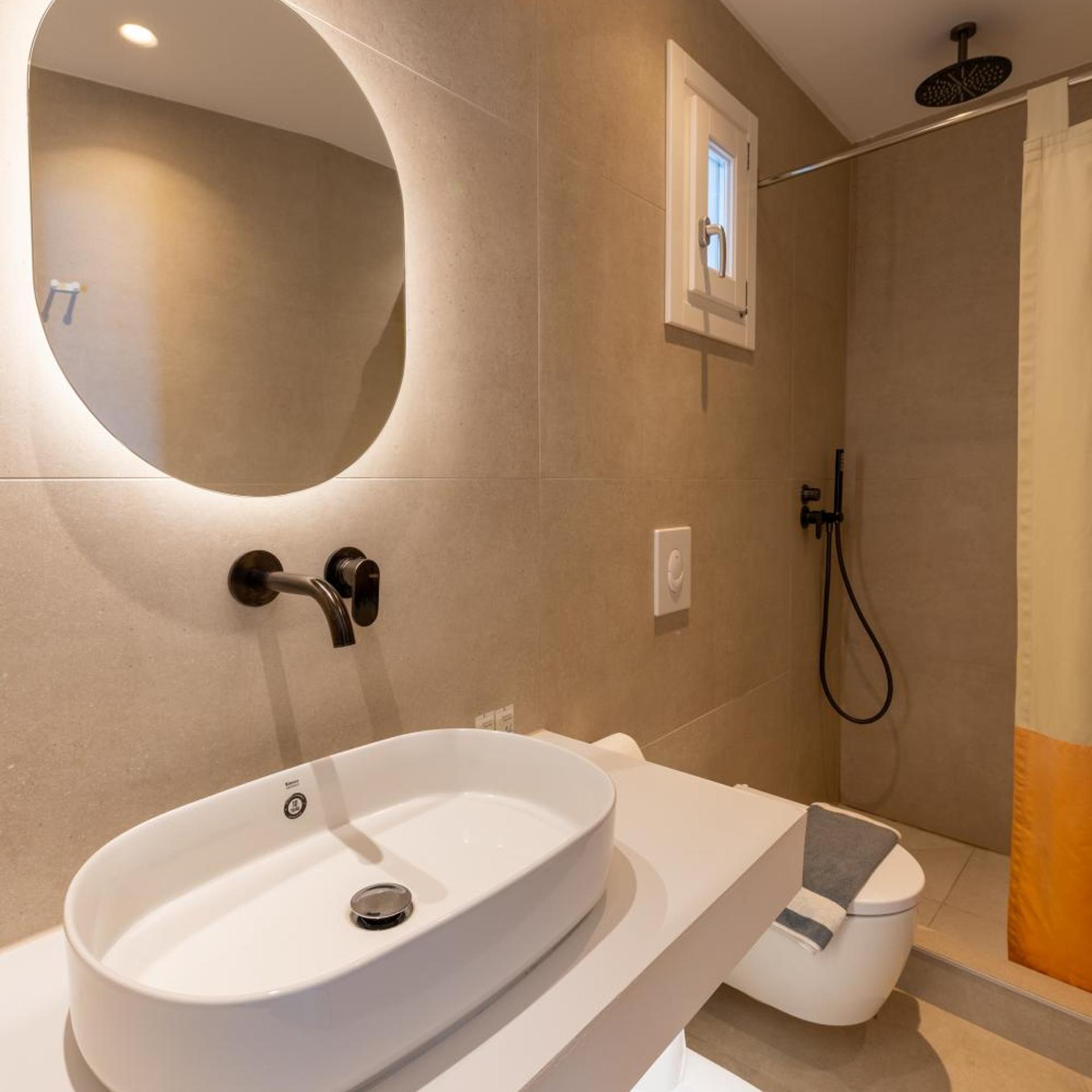 Maisonette، KAMARI BEACH 2/2