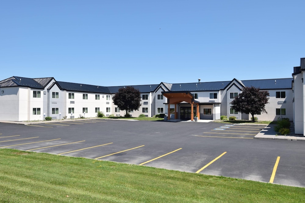 Quality Inn and Suites Watertown Fort Drum 42/50
