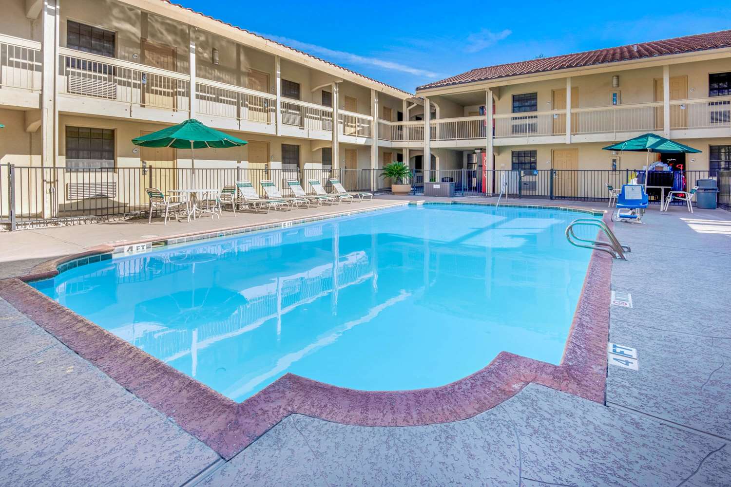 La Quinta Inn San Antonio I 35 N At Rittiman Road 28/46