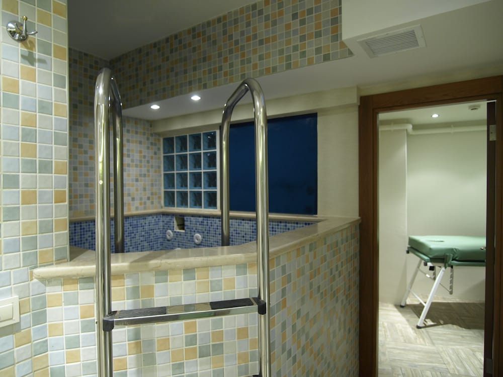 Bella Hotel 44/45