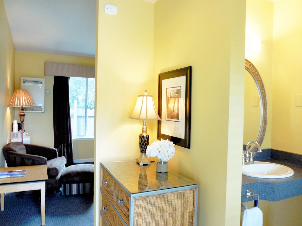 Sea Breeze Inn And Cottages 72/75