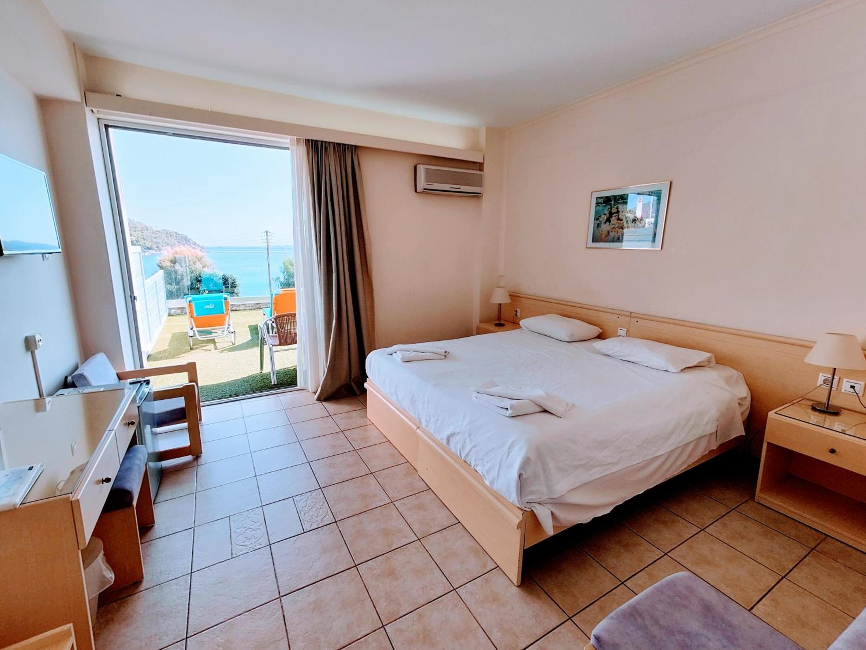 Room, Double Bed, Sea View, Private Garden