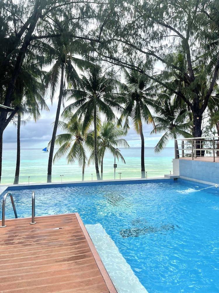 La Carmela De Boracay 40/50