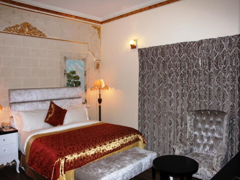 Sandralia Hotel 12/44