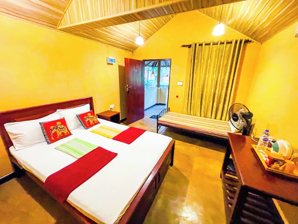 Niyagala Lodge 12/50