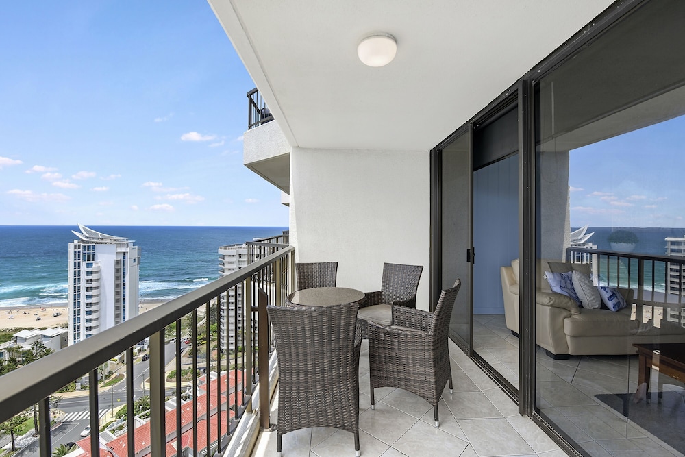Surfers Century Oceanside Apartments 3/50