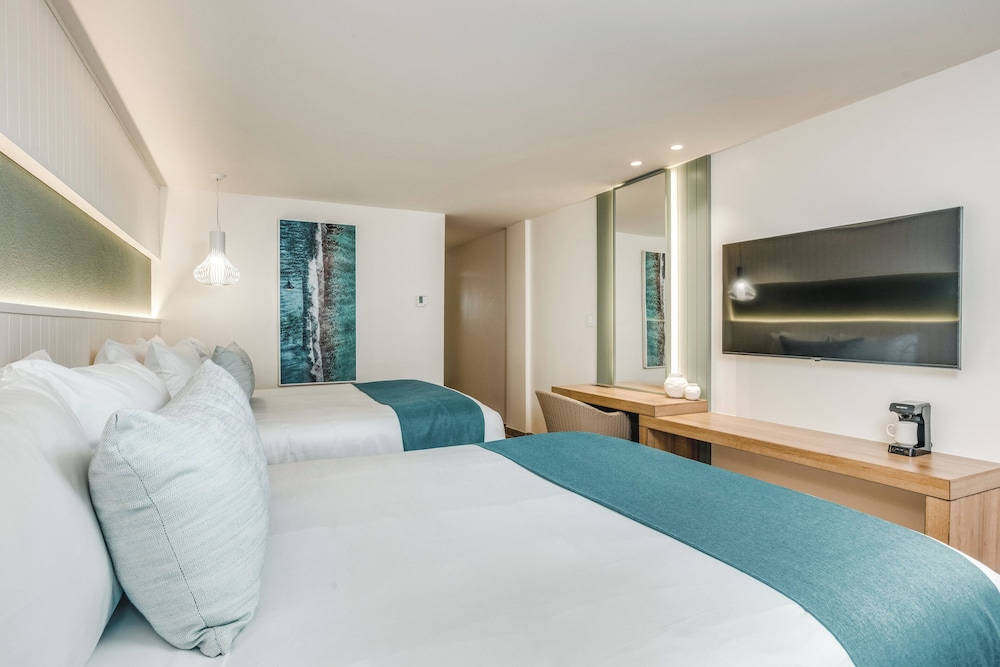 Courtyard, 2 Queen Beds, Balcony، Fort George Hotel And Spa 7/9