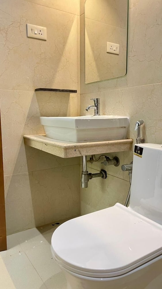 Monarch Suites 36/40