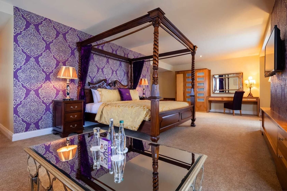 Raheen Woods Hotel 45/70