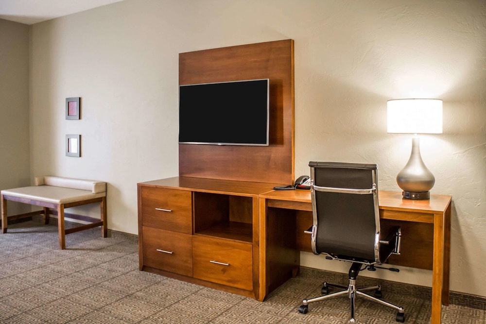 Comfort Suites Hartville-North Canton 37/43