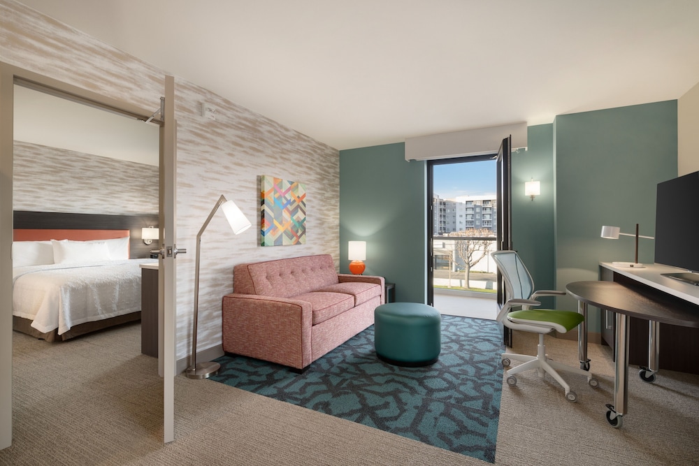 Home2 Suites by Hilton Woodland Hills Los Angeles 28/48