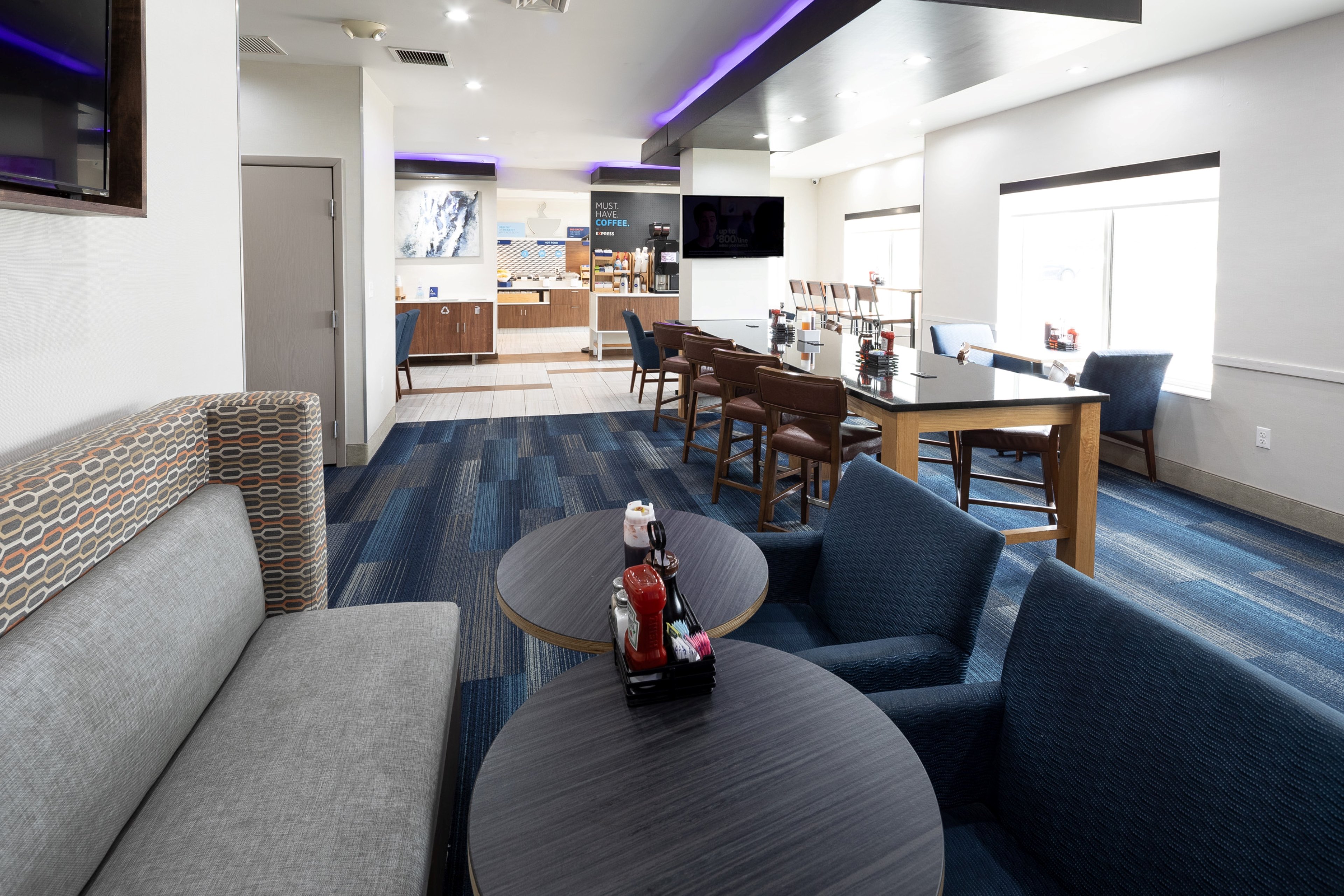 Holiday Inn Express and Suites Chicago West St Charles an IHG Hotel 50/72