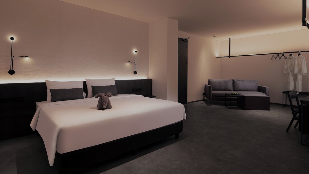 REZ Hotel 15/56