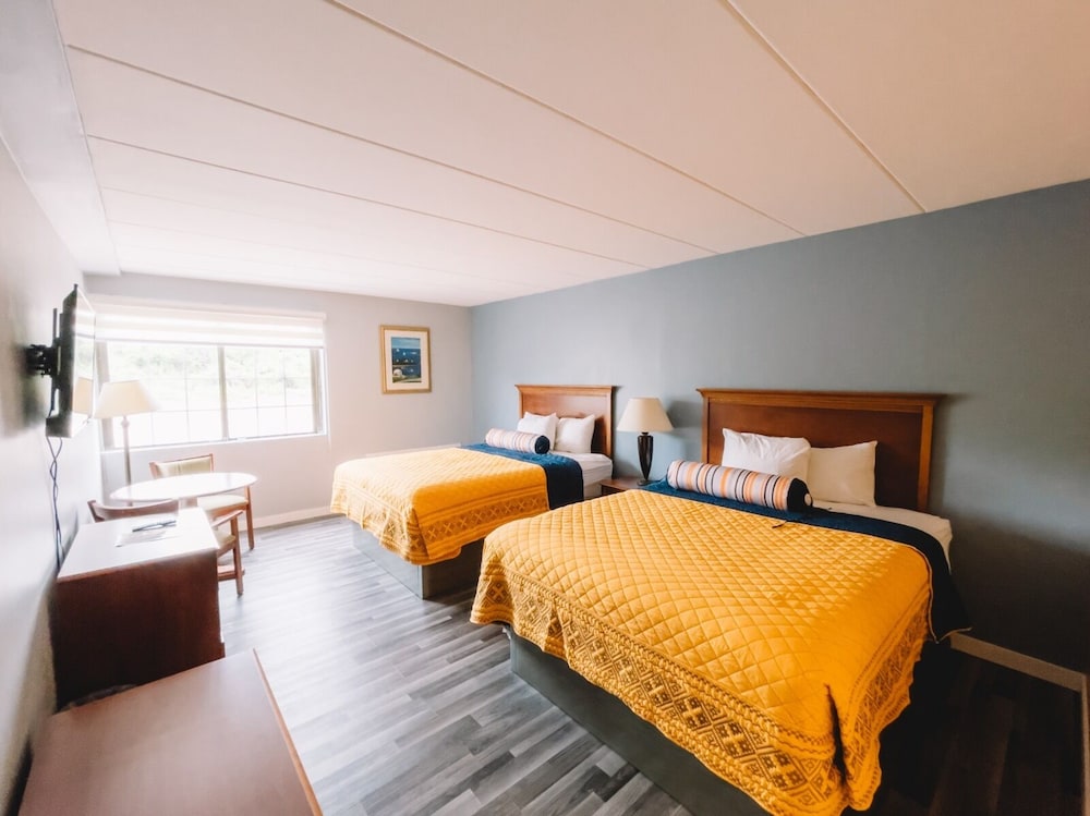 Mystic River Hotel & Suites 11/50
