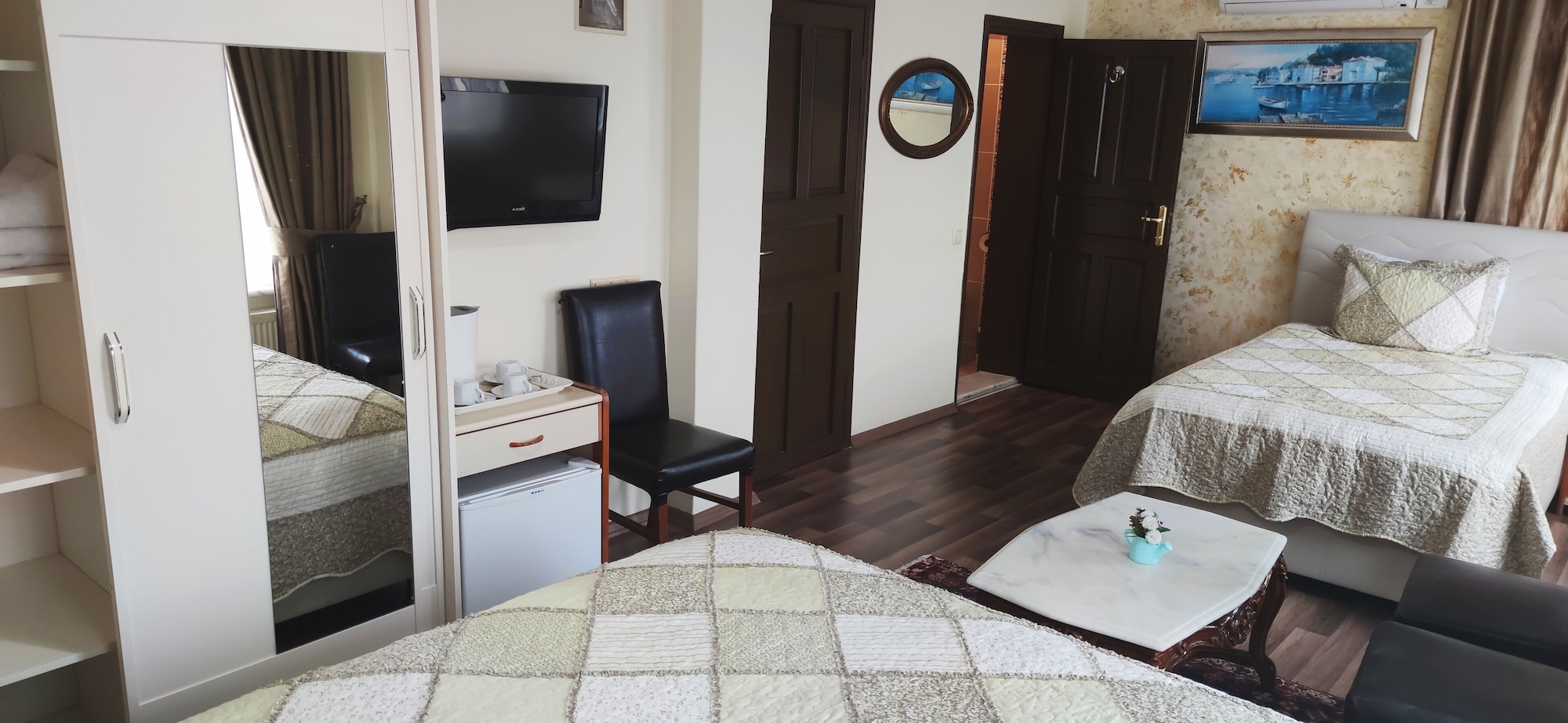 غرفة ديلوكس ثلاثية بسرير مزدوج وسرير فردي بإطلالة على البحر، Sur Hotel 8/10