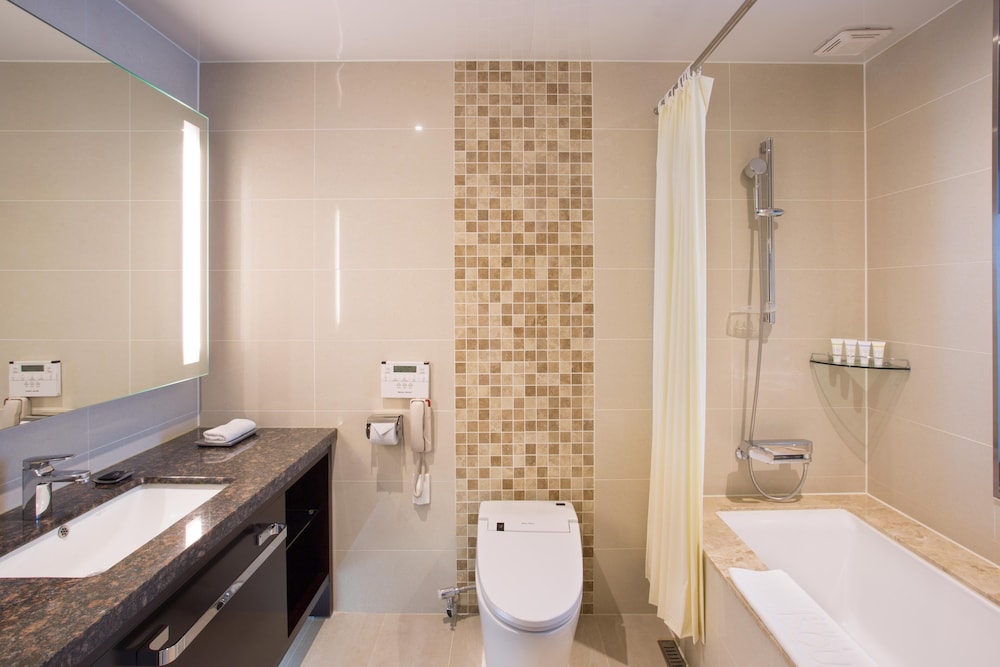 Isquare Hotel 47/50
