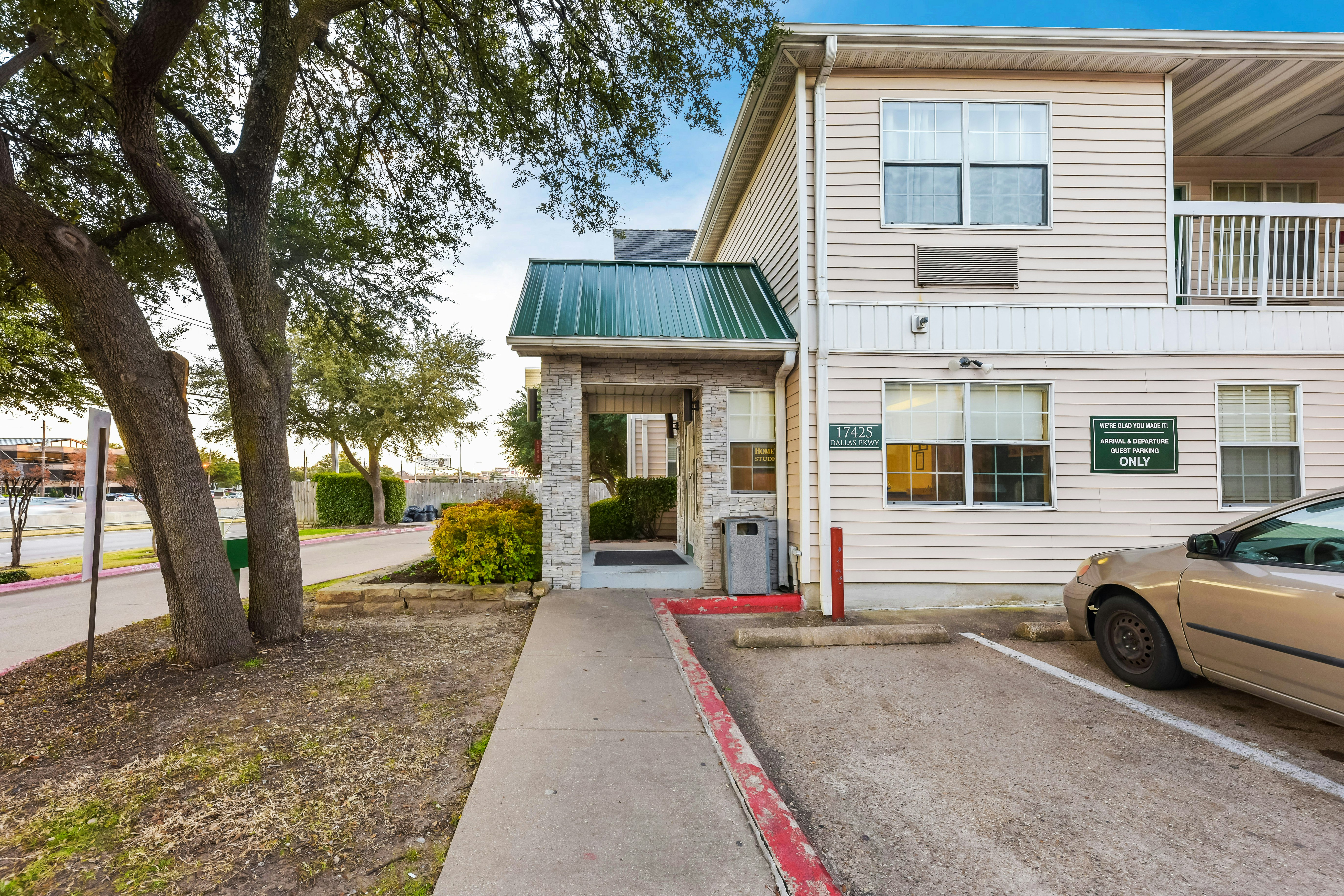 Hometowne Studios Dallas - North Addison/Tollway 8/16
