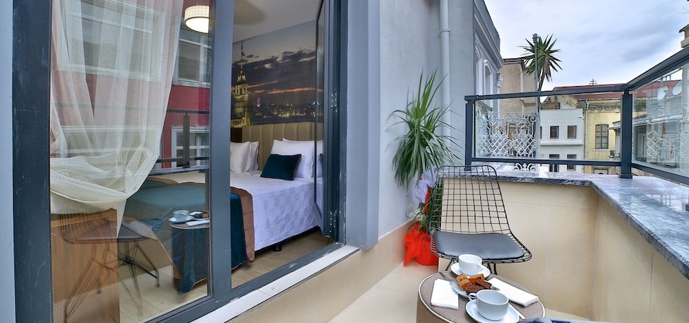 The Tango Hotel Taksim 4/40