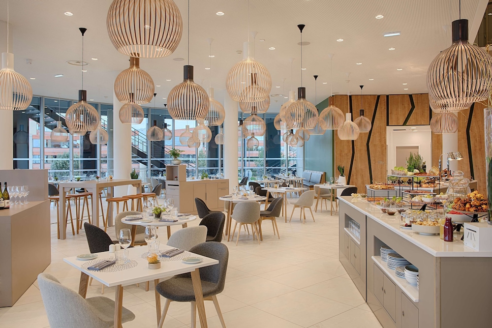 restaurant cafeteria